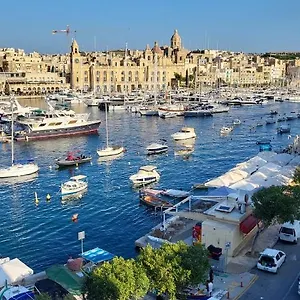 Holiday home Entire Seaview Town House, Senglea